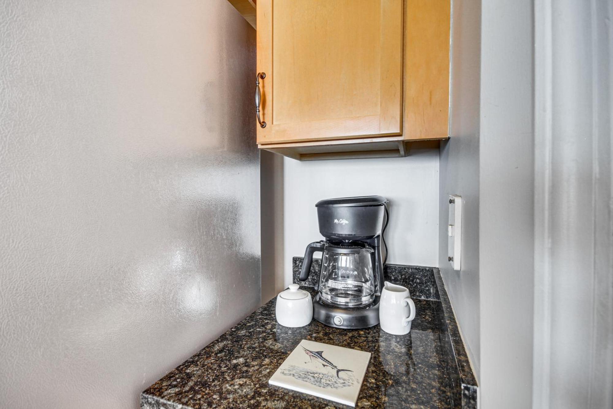 Sleek Gulfport Condo With Ocean Views And Pool Access! Exterior photo